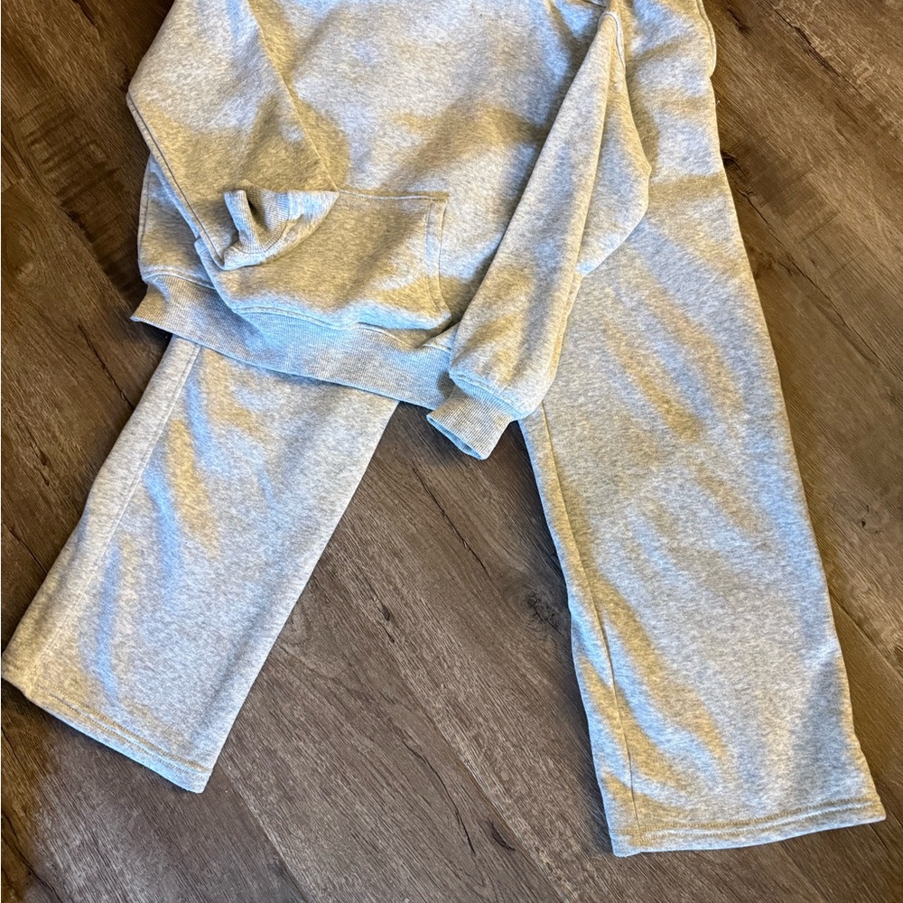 Heather Gray Sweatshirt & Wide-Leg Sweatpants Set